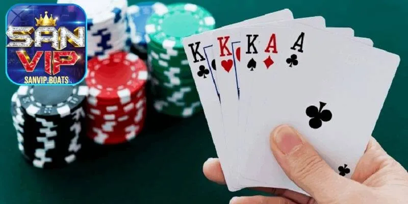 Người chơi cần chủ động trong việc đưa ra quyết định cược hay bỏ bài chơi liêng